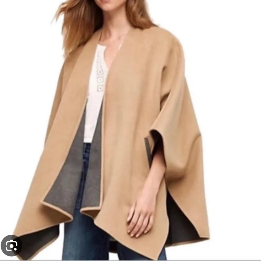 Like new!! Anthropologie Cartionner Cape